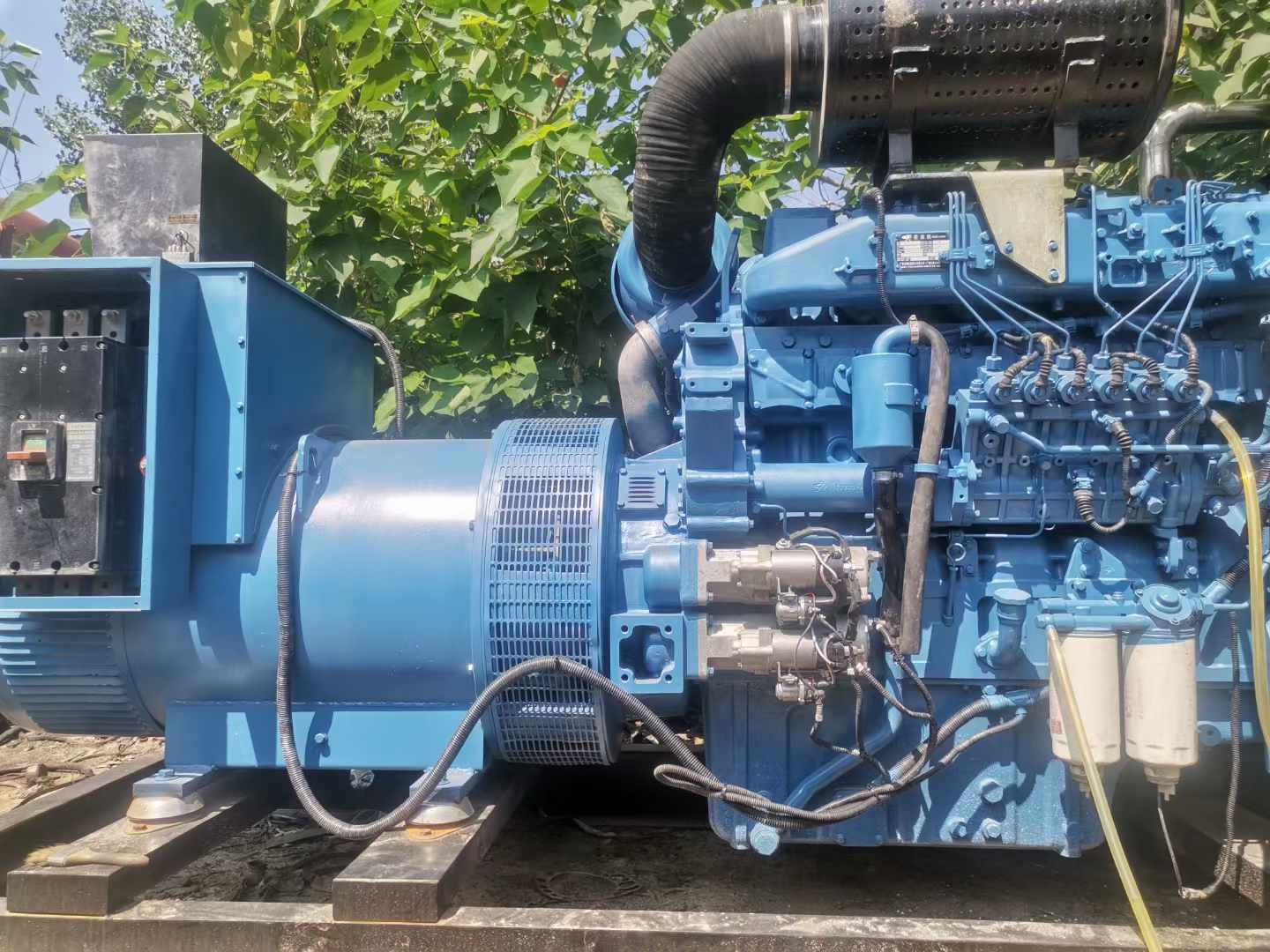 东山详细说明降低 800kW 柴油发电机输出电流波动的方法