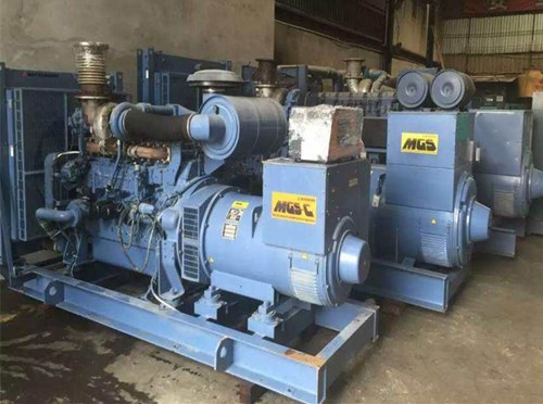 东山发电机组带负载降电压是什么原因照成的？