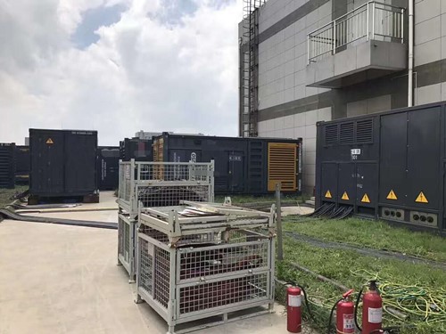 东山除了定期检查，还有哪些方法可以及时发现接触式转速表探头的磨损？