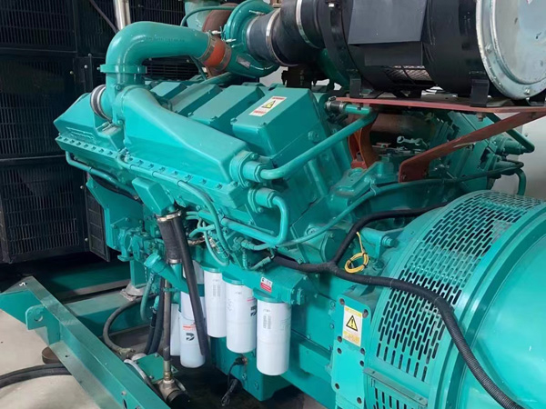 东山更换100kW柴油发电机组机油时，需要注意哪些事项？