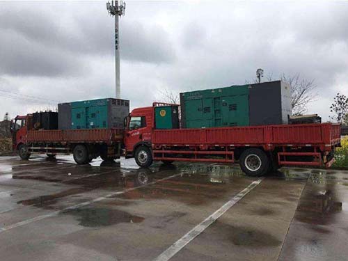 东山涂抹密封胶后，需要等待多长时间才能安装水冷式机油散热器密封件？