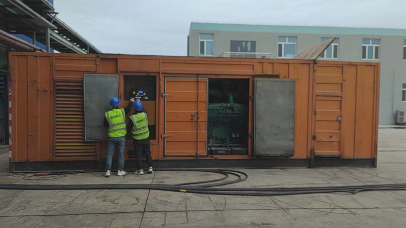 东山如何检查柴油发电机组的机油油位？